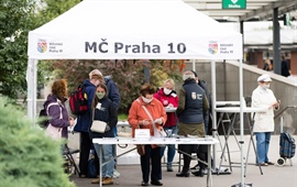 Zástupci MČ Praha 10 občanům představovali rekonstrukci radnice a další projekty. Přišlo jich bezmála 1 400