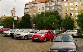 MČ Praha 10 připraví projekty parkovacích domů v ulicích Jahodová a V Olšinách