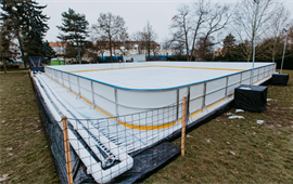 Kluziště v Heroldových sadech zůstává otevřené i o svátcích